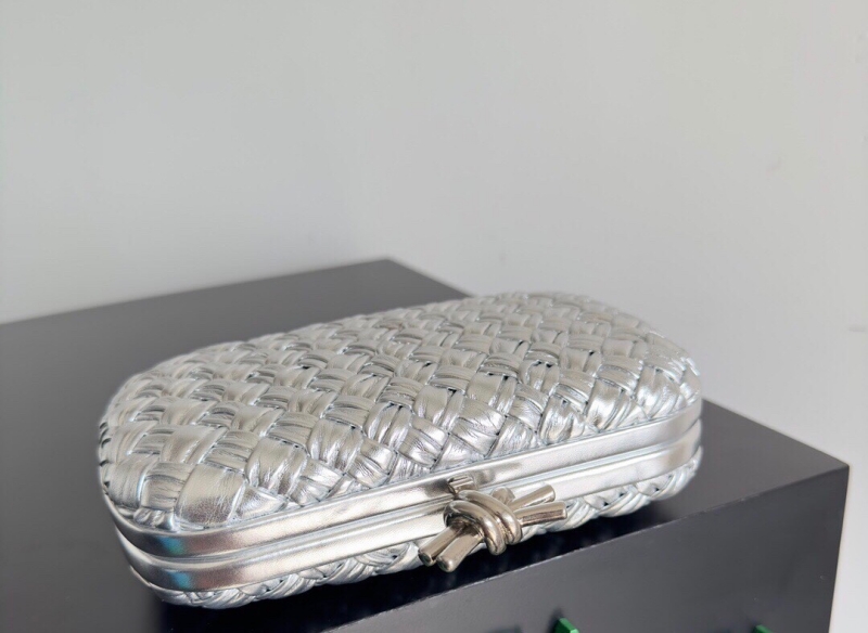 Bottega Veneta 寶緹嘉 Foulard Intreccio編織皮革晚裝包 BV晚宴包 銀色