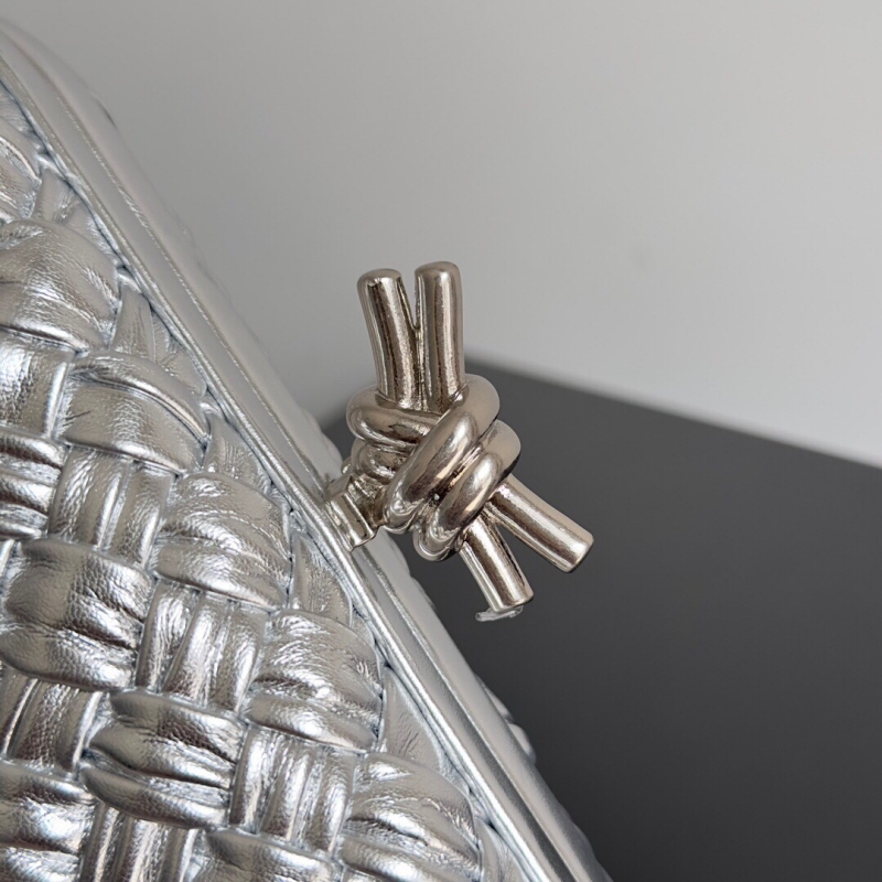 Bottega Veneta 寶緹嘉 Foulard Intreccio編織皮革晚裝包 BV晚宴包 銀色