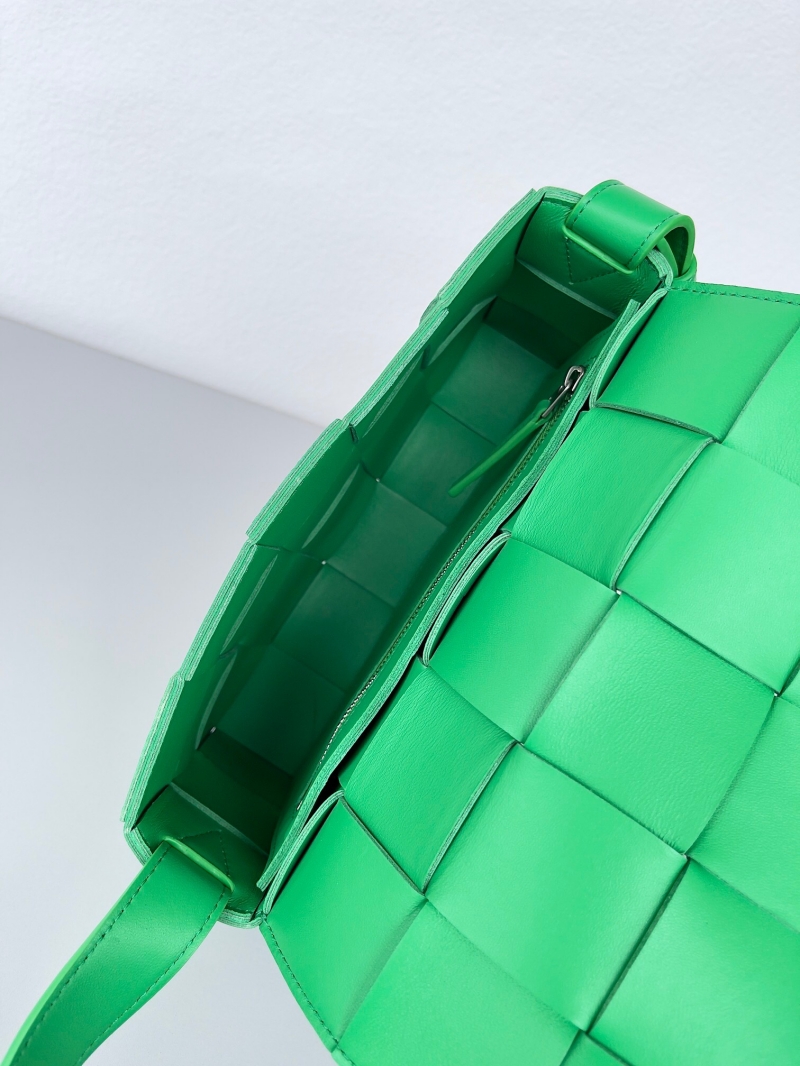 Bottega Veneta 寶緹嘉 Intreccio編織皮革 Cassette斜挎包 鸚鵡綠