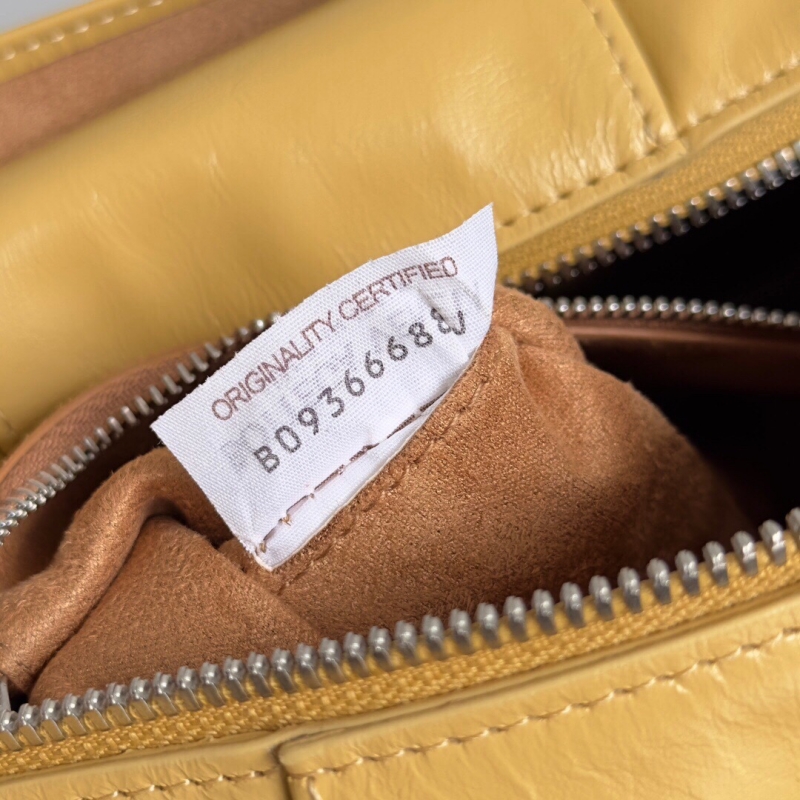 Bottega Veneta 寶緹嘉 Intreccio編織柔軟皮革斜挎包 BV Arco相機包 冰淇淋色