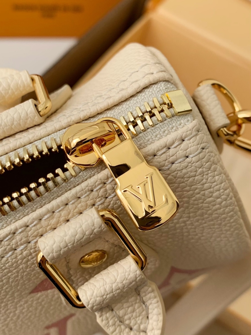 M81913 LV NANO SPEEDY 手袋 壓紋軟粒面牛皮mini枕頭包 米白色