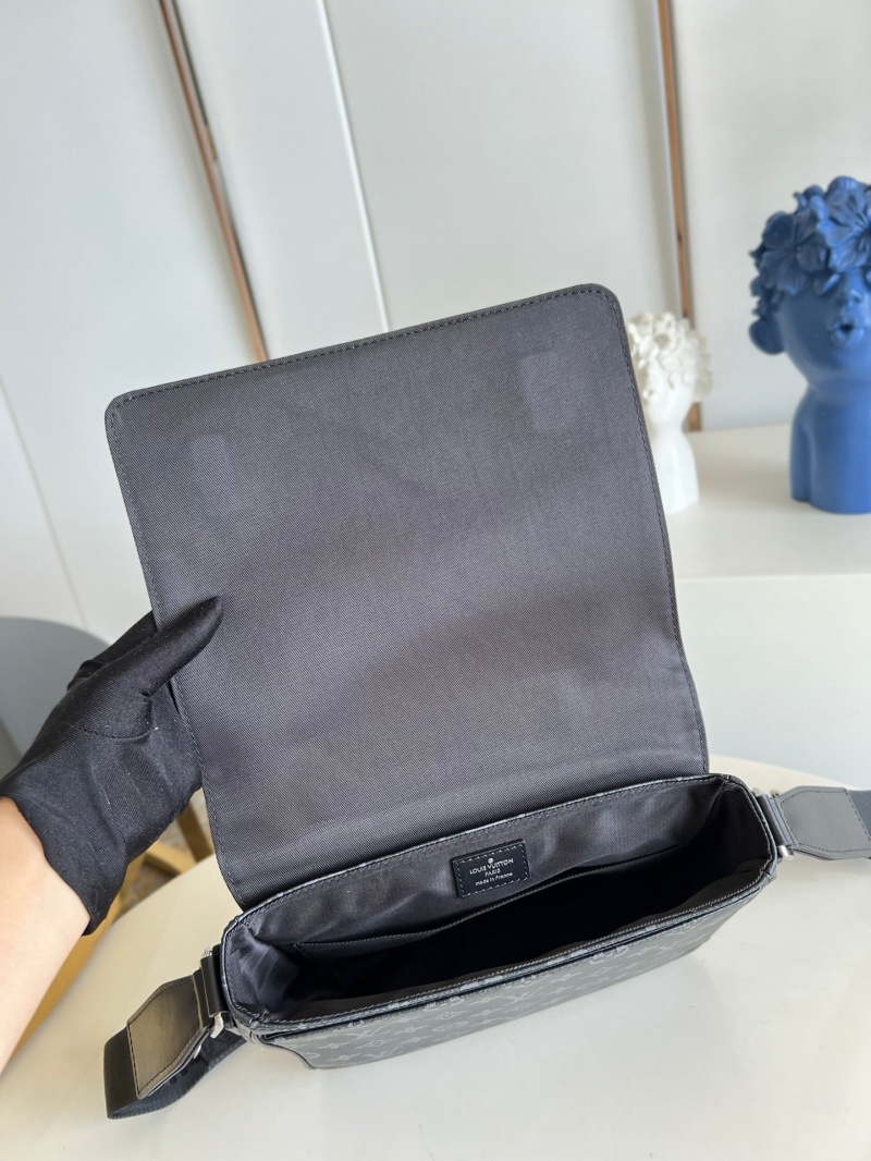 M46255 LV DISTRICT 小號郵差包 Monogram Eclipse 帆布男士單肩斜挎包