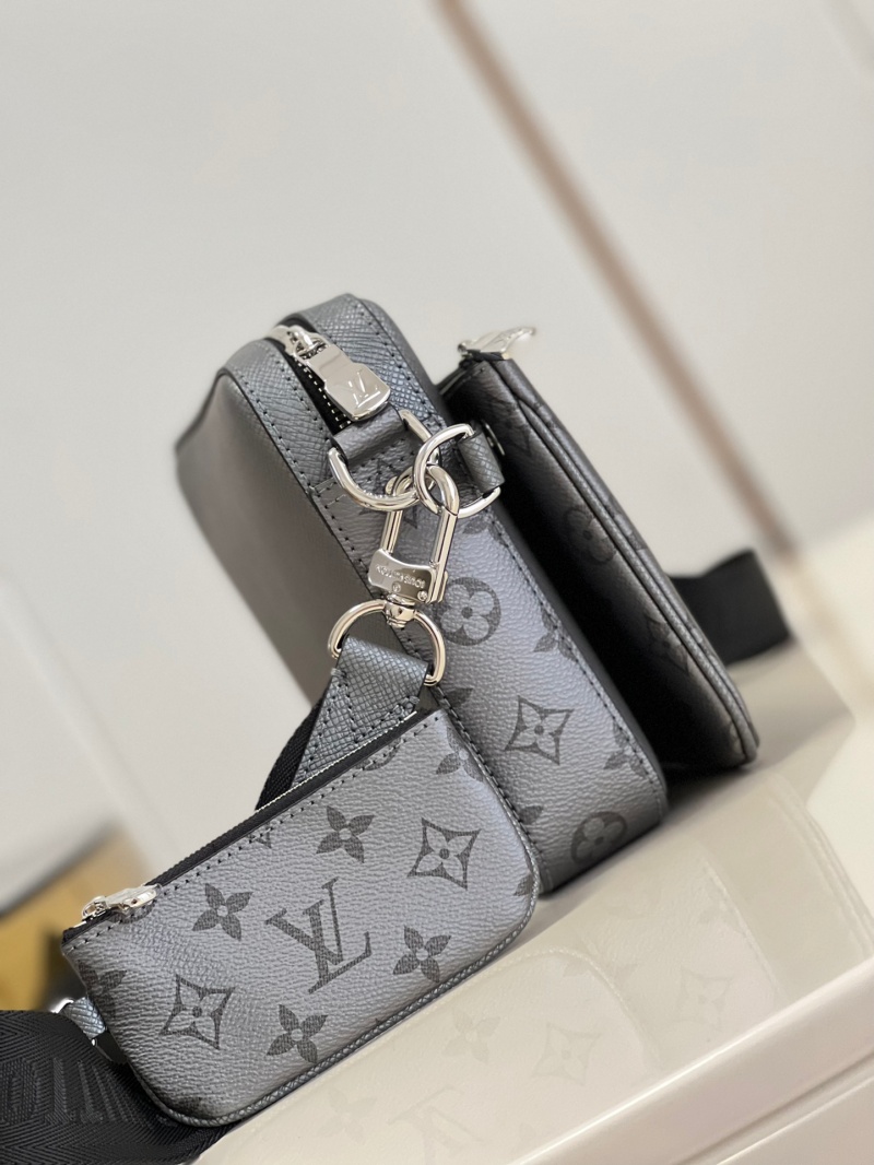 M46603 LV TRIO 郵差包 壓紋牛皮男士三合一斜挎包 灰色