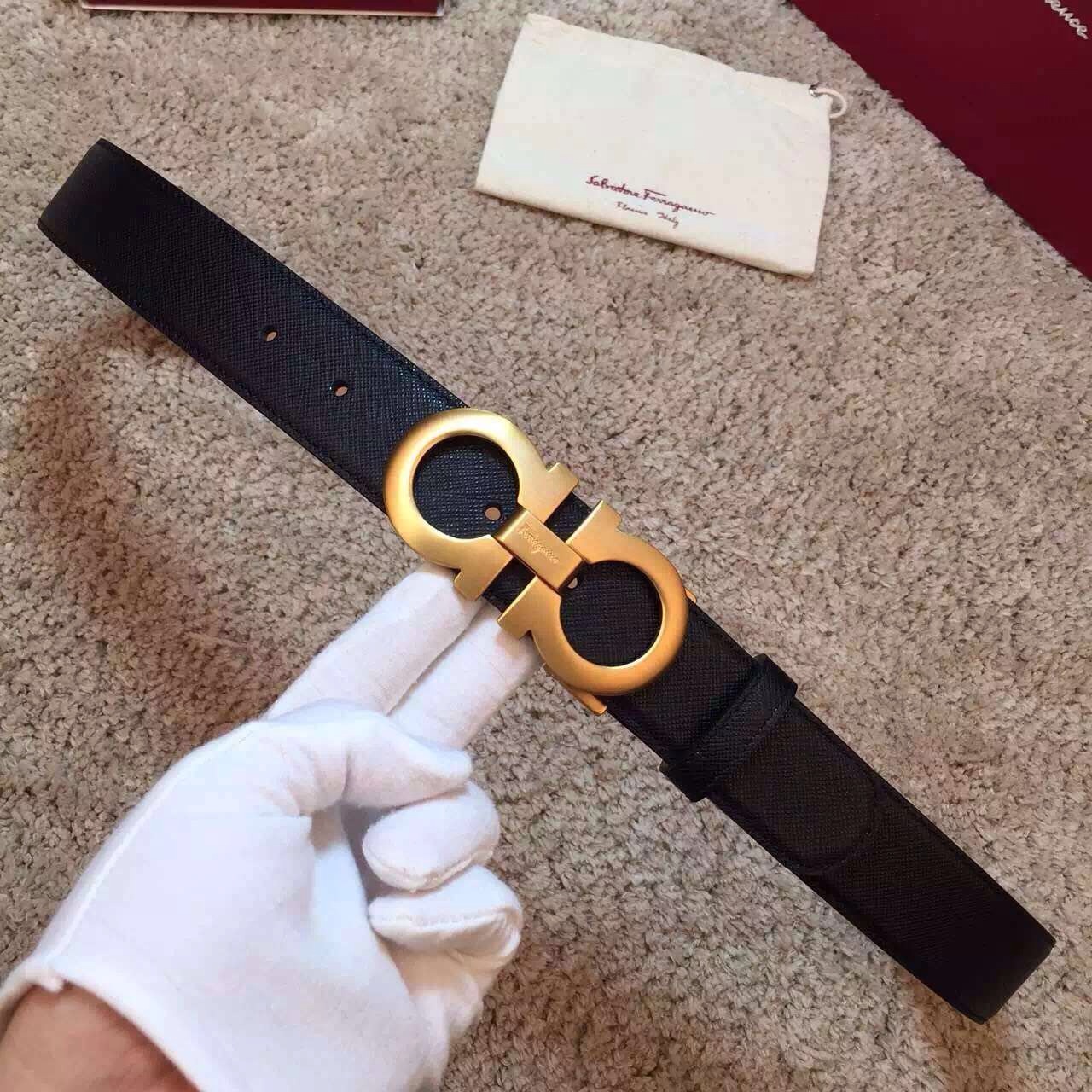 Ferragamo官網同步2017新款十字紋沙底搭配男士腰帶