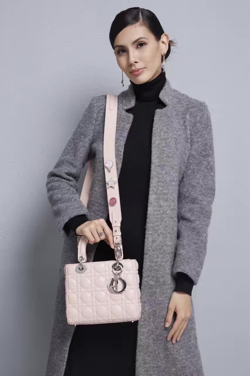 M0532OCAL M413 Dior LADY DIOR淺粉紅色小羊皮手提包 2017新款徽章戴妃包 淺粉