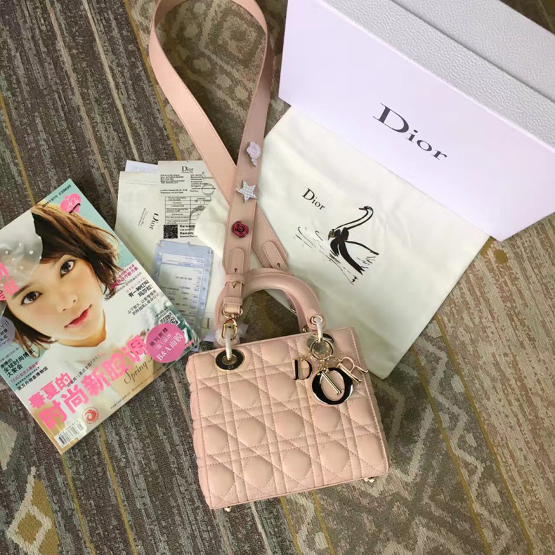 M0532OCAL M413 Dior LADY DIOR淺粉紅色小羊皮手提包 2017新款徽章戴妃包 淺粉