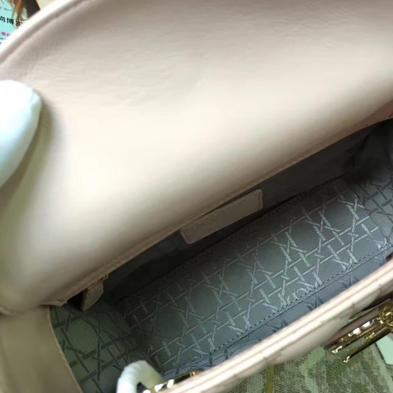 M0532OCAL M413 Dior LADY DIOR淺粉紅色小羊皮手提包 2017新款徽章戴妃包 淺粉