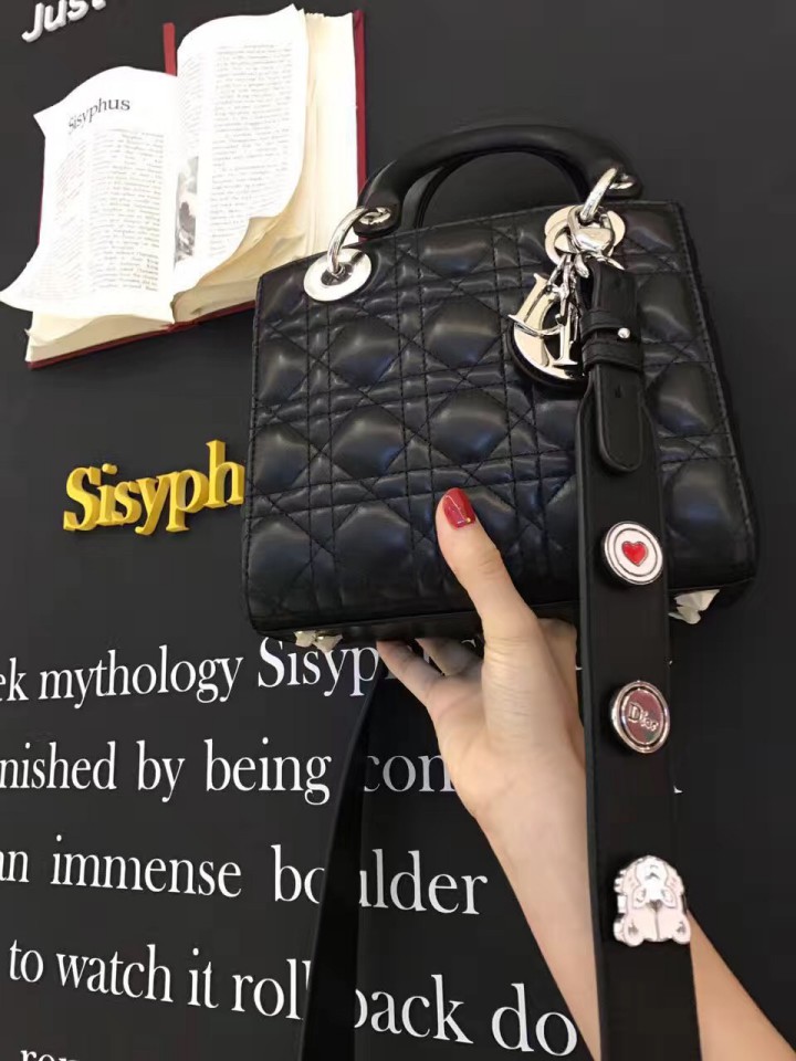 M0532OCAL M900 Dior “LADY DIOR”黑色小羊皮手提包 2017新款徽章戴妃包 黑色