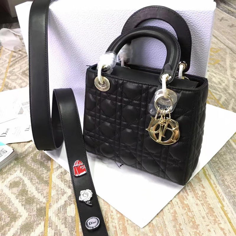 M0532OCAL M900 Dior “LADY DIOR”黑色小羊皮手提包 2017新款徽章戴妃包 黑色