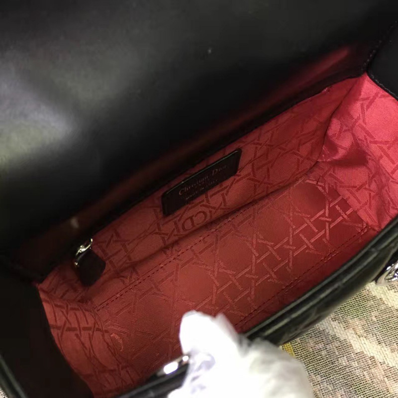 M0532OCAL M900 Dior “LADY DIOR”黑色小羊皮手提包 2017新款徽章戴妃包 黑色