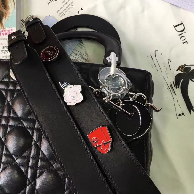 M0532OCAL M900 Dior “LADY DIOR”黑色小羊皮手提包 2017新款徽章戴妃包 黑色