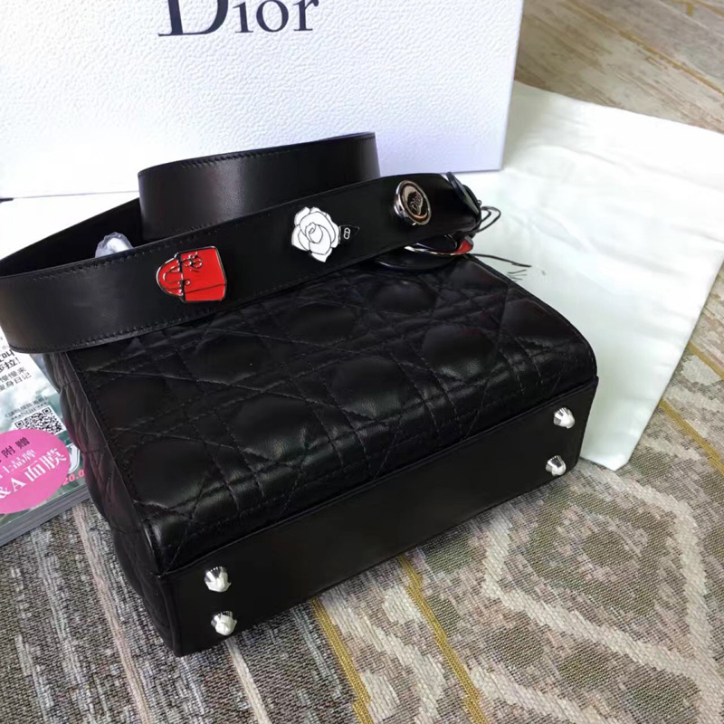 M0532OCAL M900 Dior “LADY DIOR”黑色小羊皮手提包 2017新款徽章戴妃包 黑色
