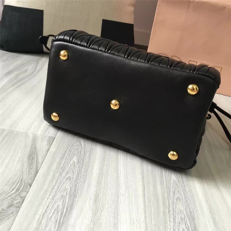 MiuMiu褶皺羊皮