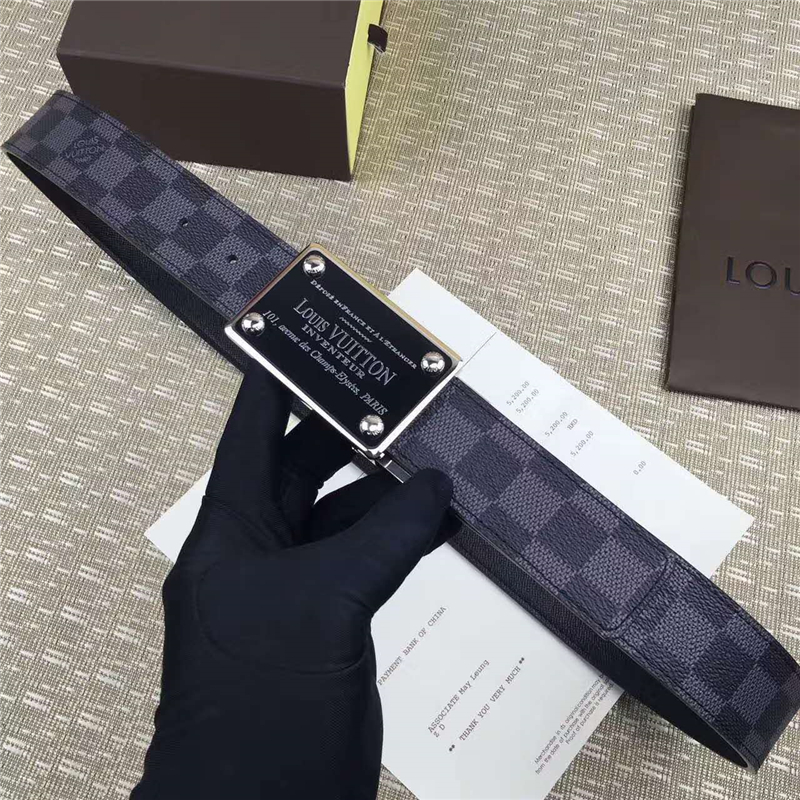 M9677V LV皮帶 全新版本 腰帶采用雙面設計 路易威登品牌標識