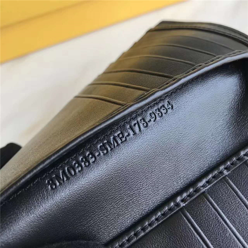 Fendi 芬迪 0383 2017年最新設計柔軟平紋小牛皮中夾 金屬環 黑色