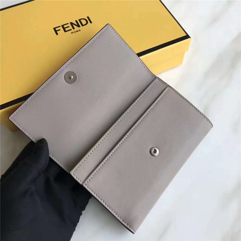 Fendi 芬迪 0383 2017年最新設計柔軟平紋小牛皮中夾 金屬環(huán) 大象灰