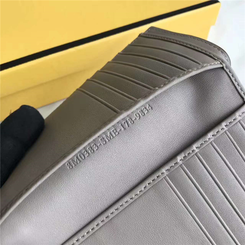 Fendi 芬迪 0383 2017年最新設計柔軟平紋小牛皮中夾 金屬環(huán) 大象灰