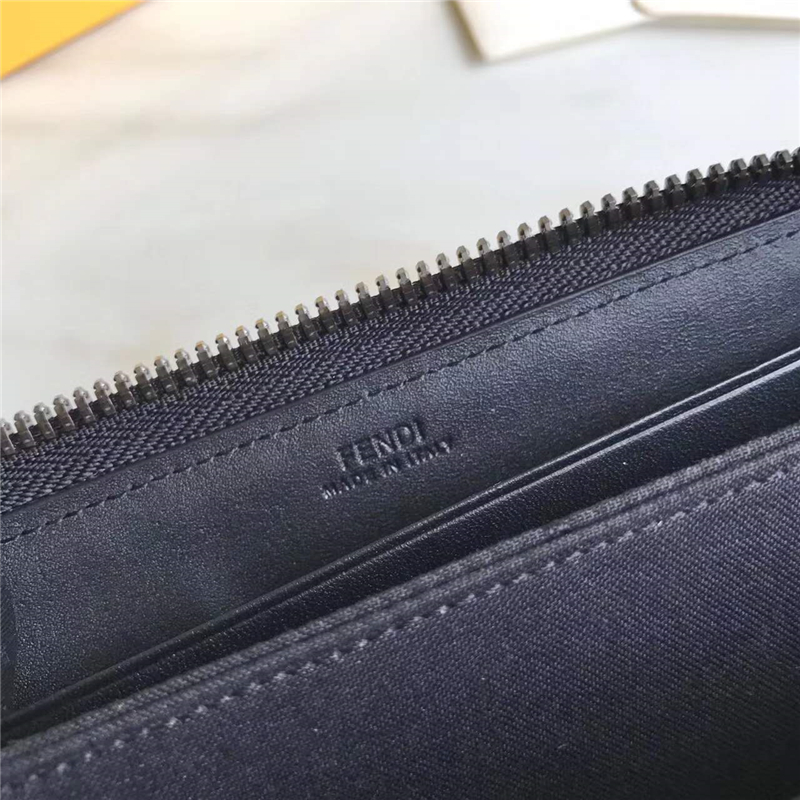 FENDI 芬迪 2017新款 face浮雕同色貼花 三面拉鏈皮夾 啞光黑