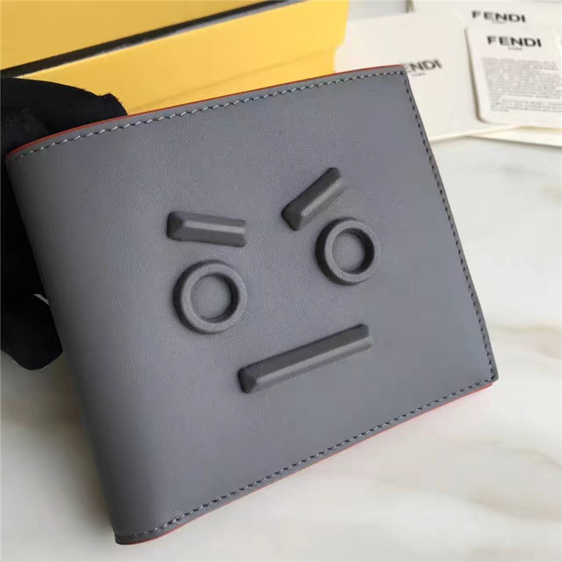 FENDI 芬迪 2017新款 face浮雕同色貼花 小牛皮 三夾層卡片夾 灰色