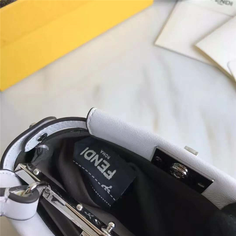 FENDI 芬迪新款 時(shí)裝秀羊皮MICRO PEEKABOO 太陽花花朵小貓包 白色