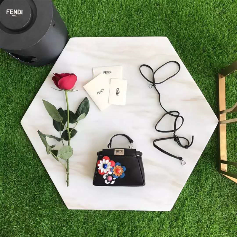 FENDI 芬迪新款 時裝秀羊皮MICRO PEEKABOO 太陽花花朵小貓包 黑色彩花