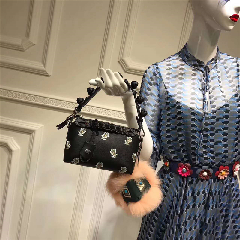 Fendi 芬迪 2017新款 By The way Mini 刺繡女士手提挎包 黑色