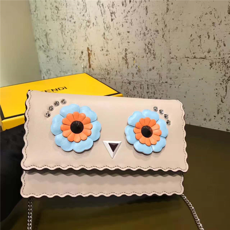 Fendi 2017新款 Tube Faces 小牛皮 俏皮鏈條包手拿包 米色