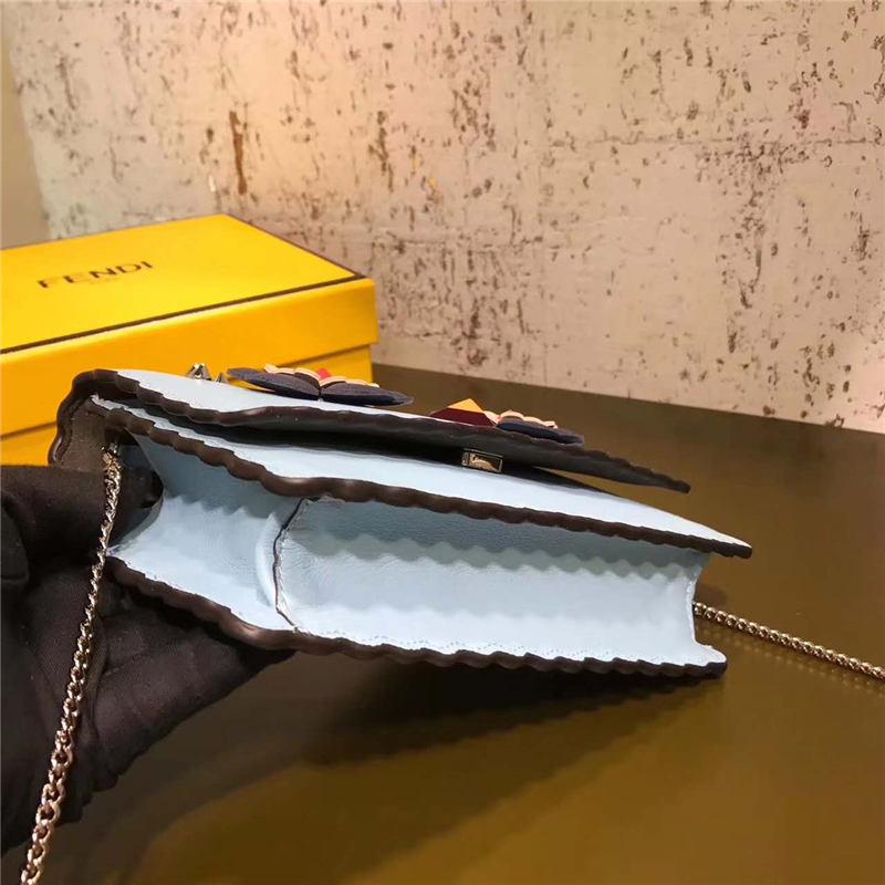 Fendi 2017新款 Tube Faces 小牛皮 俏皮鏈條包手拿包 天藍色