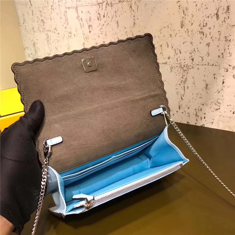 Fendi 2017新款 Tube Faces 小牛皮 俏皮鏈條包手拿包 天藍色