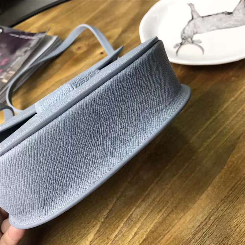 Celine 賽琳 Trotteur 小號牛皮 金扣 女士單肩斜挎翻蓋復古包馬鞍包 冰蘭