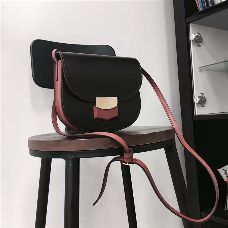 Celine 賽琳 Trotteur 小號牛皮 金扣 女士單肩斜挎翻蓋復(fù)古包馬鞍包 深啡/磚紅