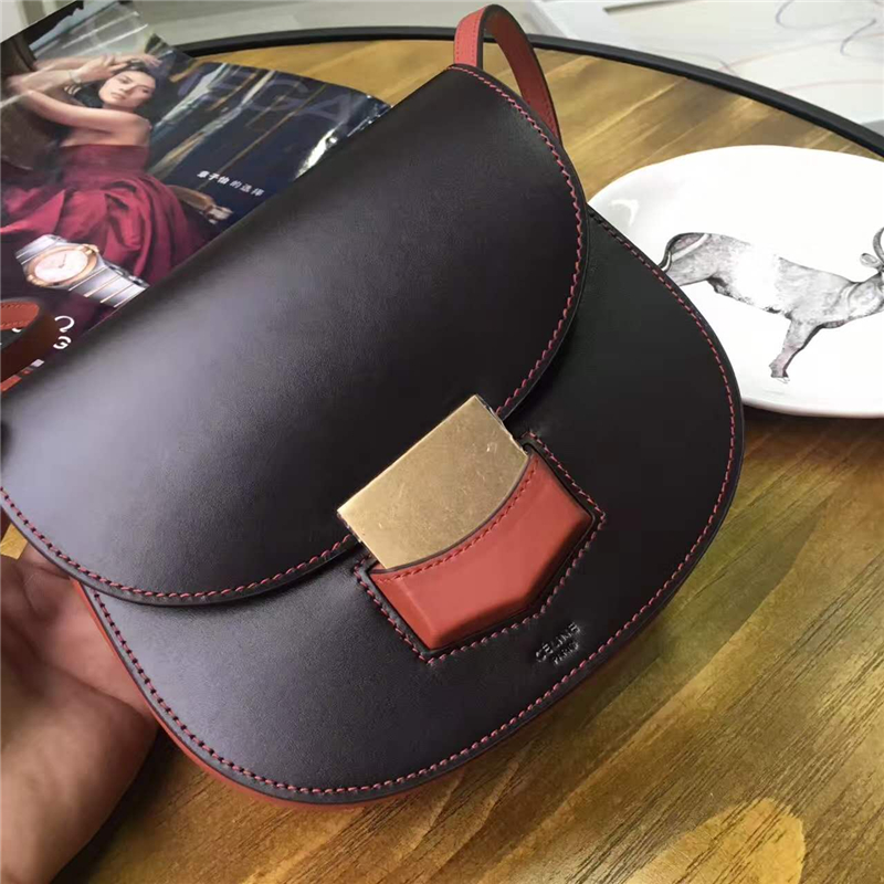 Celine 賽琳 Trotteur 小號牛皮 金扣 女士單肩斜挎翻蓋復(fù)古包馬鞍包 深啡/磚紅