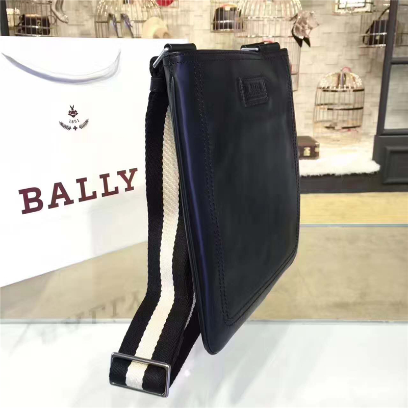 BALLY歐洲裝柜新款 進口牛皮 休閑牛皮男士斜挎包 黑色