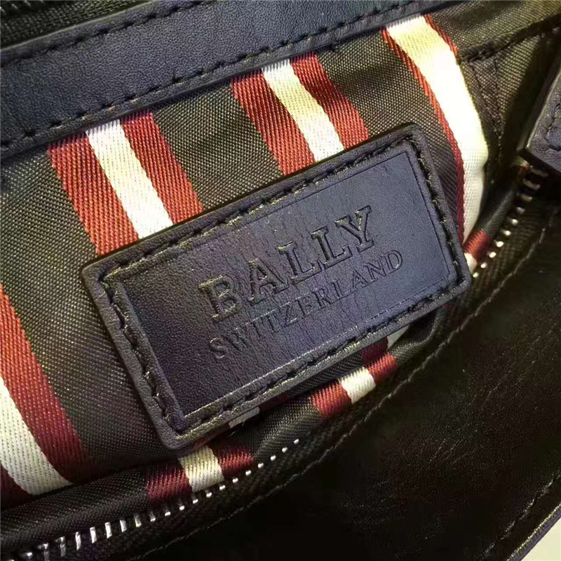 BALLY歐洲裝柜新款 進口牛皮 休閑牛皮男士斜挎包 黑色
