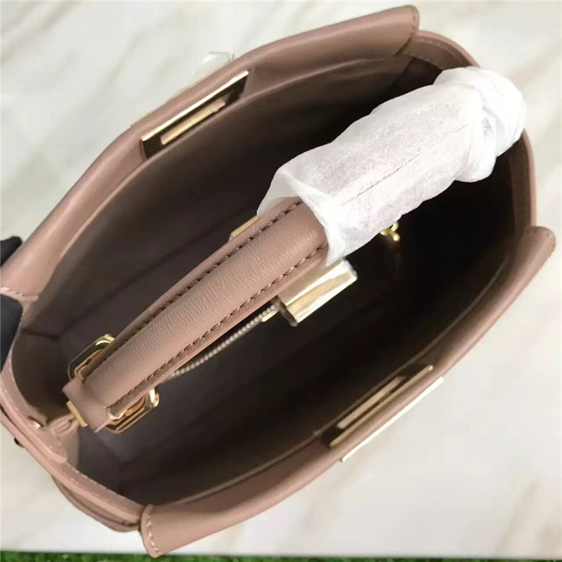 2590 FENDI 芬迪 軟羊皮革手提包 兩個內袋 金屬配件 裸粉