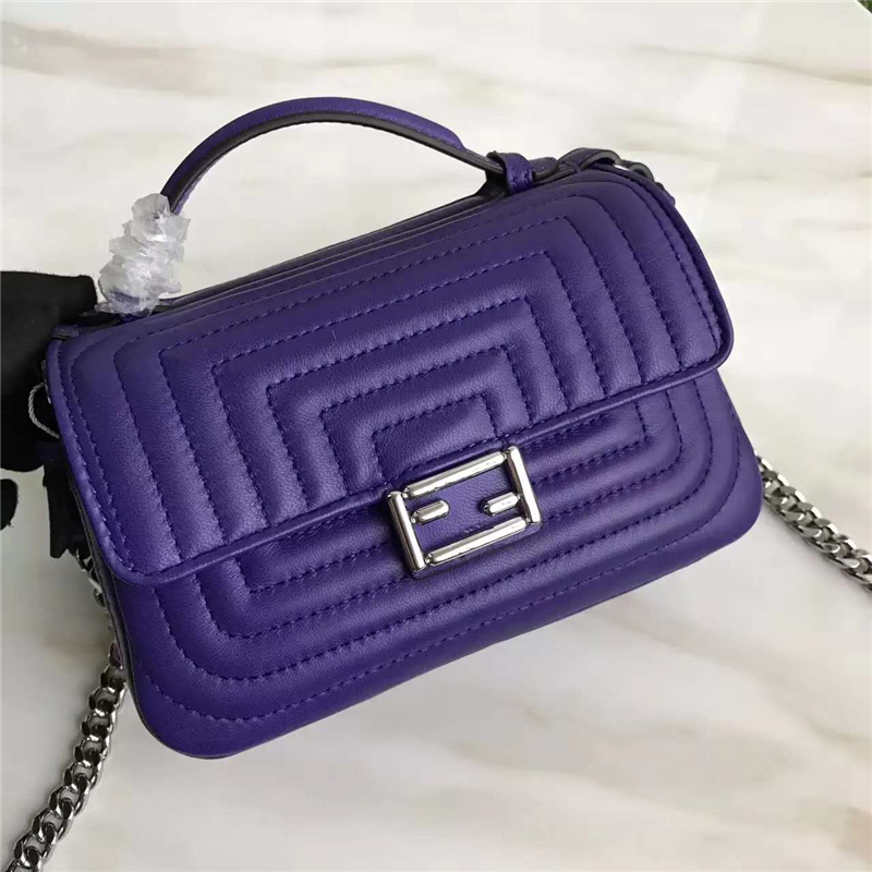 FENDI 芬迪 8770 時裝秀款 Micro Baguette 壓紋雙面鏈條包 紫色