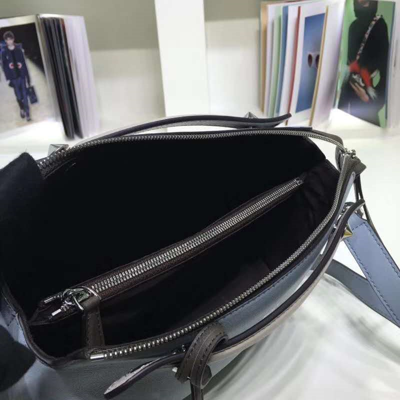 149S FENDI 芬迪 2017新款 柔軟小牛皮 拼色波士頓手提包挎包 灰藍拼黑