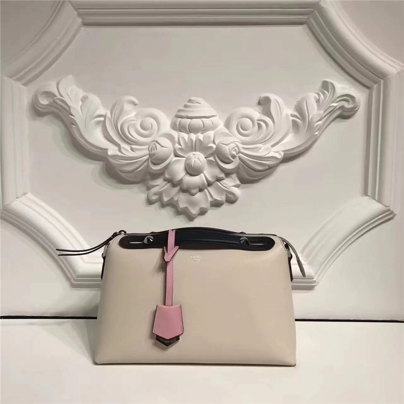 149S FENDI 芬迪 2017新款 柔軟小牛皮 拼色波士頓手提包挎包 米色拼粉