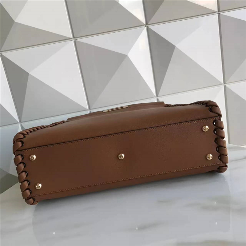 9210M FENDI 芬迪 邊緣編織裝飾 柔軟小牛皮手提包 棕色