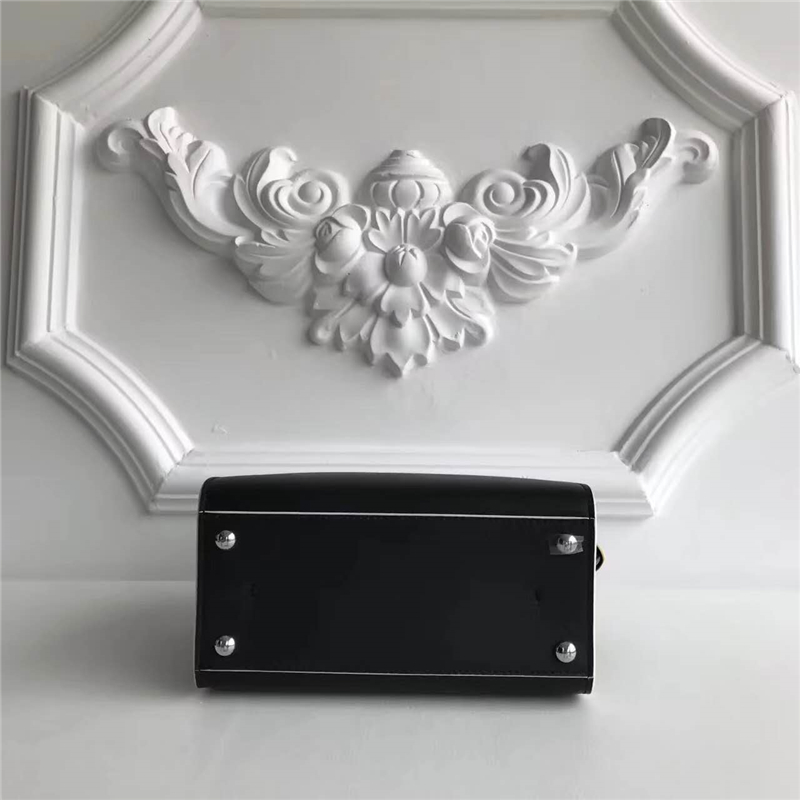 279 FENDI 芬迪 迷你柔軟小牛皮 購物包 彩色毛邊 軟羊革襯里 黑色(黑襯里)