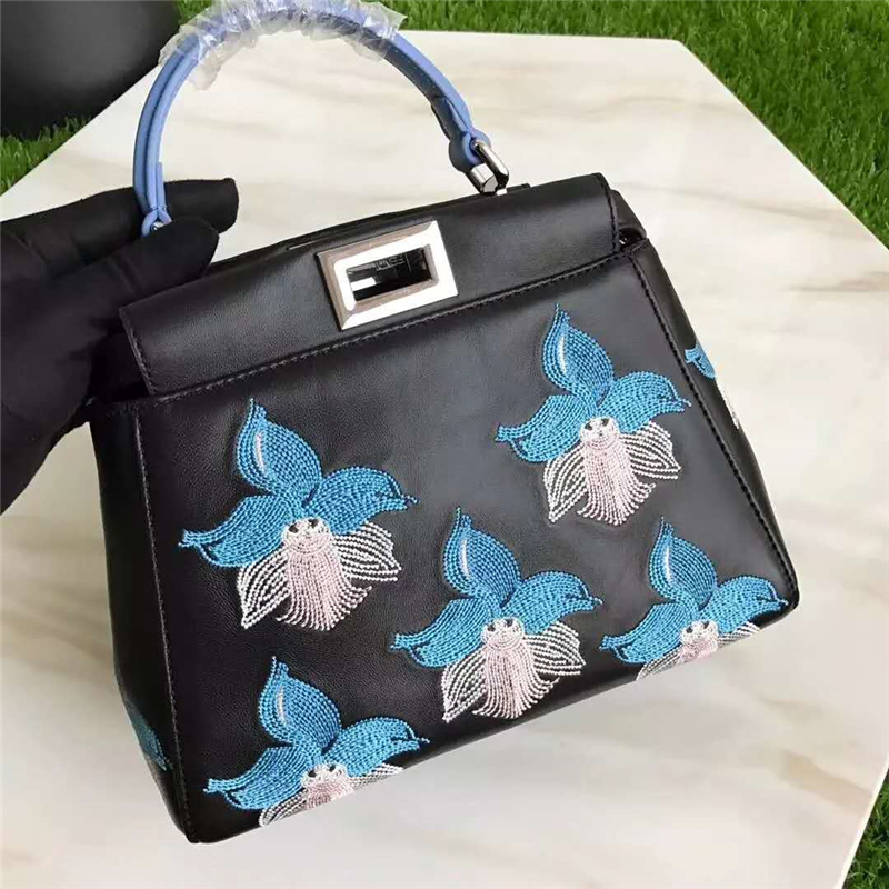 2590 FENDI 芬迪 繡花時裝秀 手工刺繡 手提包斜挎包 淺藍花