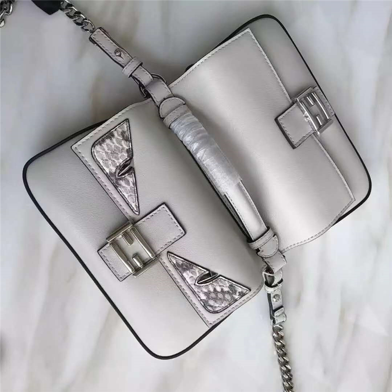 8765B FENDI 芬迪 時裝秀DOUBLE MICRO BAGUETTE 眼睛圖案 鏈條包 白色