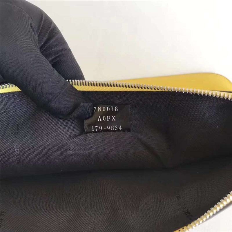 666 FENDI 芬迪 字母字樣 小牛皮 薄款手拿包 黃色