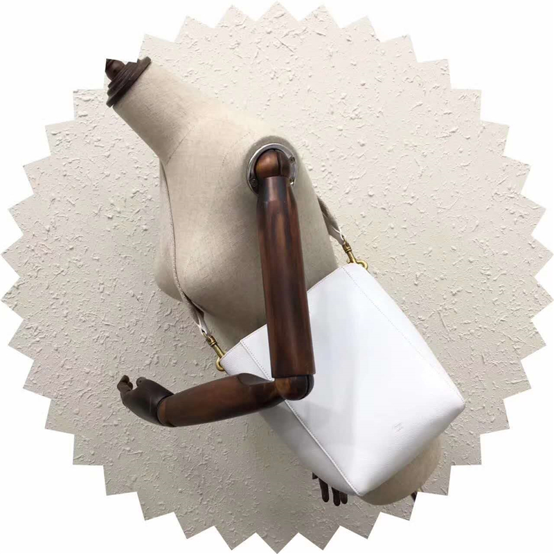 Celine 賽琳 Seau Sangle 真皮荔枝紋 寬肩帶 Sangle水桶包 白色