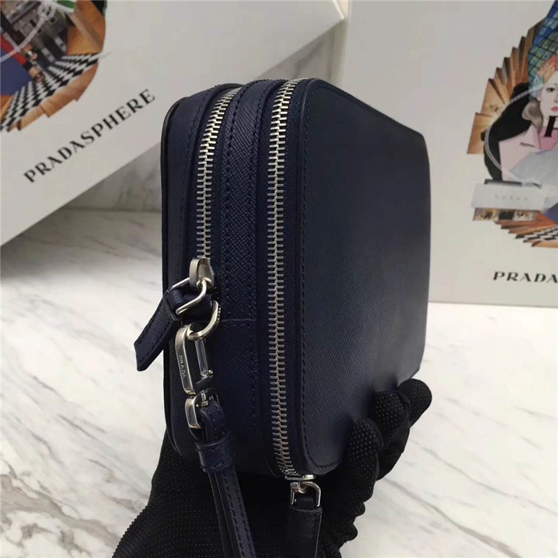 2VF052 Prada普拉達(dá) 男士經(jīng)典升級版 拼角嘜 男士雙拉鏈?zhǔn)肿グ?藍(lán)色絲印