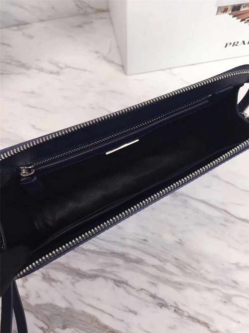 2VF056 Prada普拉達 新款車仔 原廠皮 男士 手拿包 深藍色