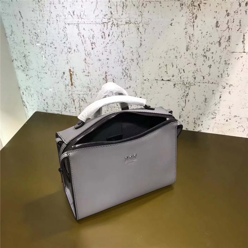 6238 FENDI 芬迪 長方形 小牛皮 男士 手提斜跨包 灰色