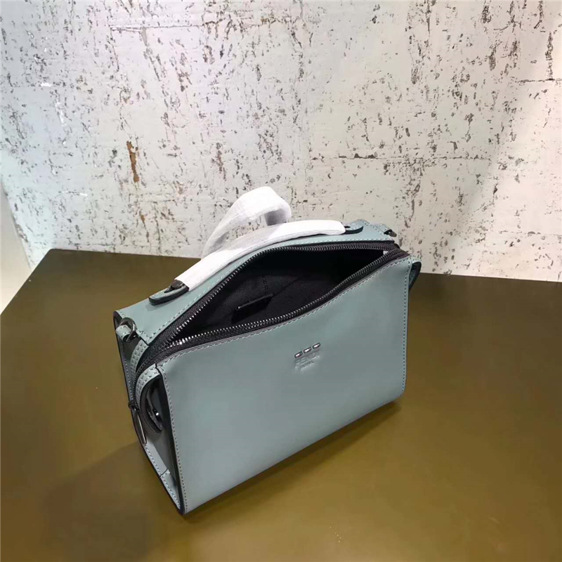 6238 FENDI 芬迪 長方形 小牛皮 男士 手提斜跨包 藍灰色