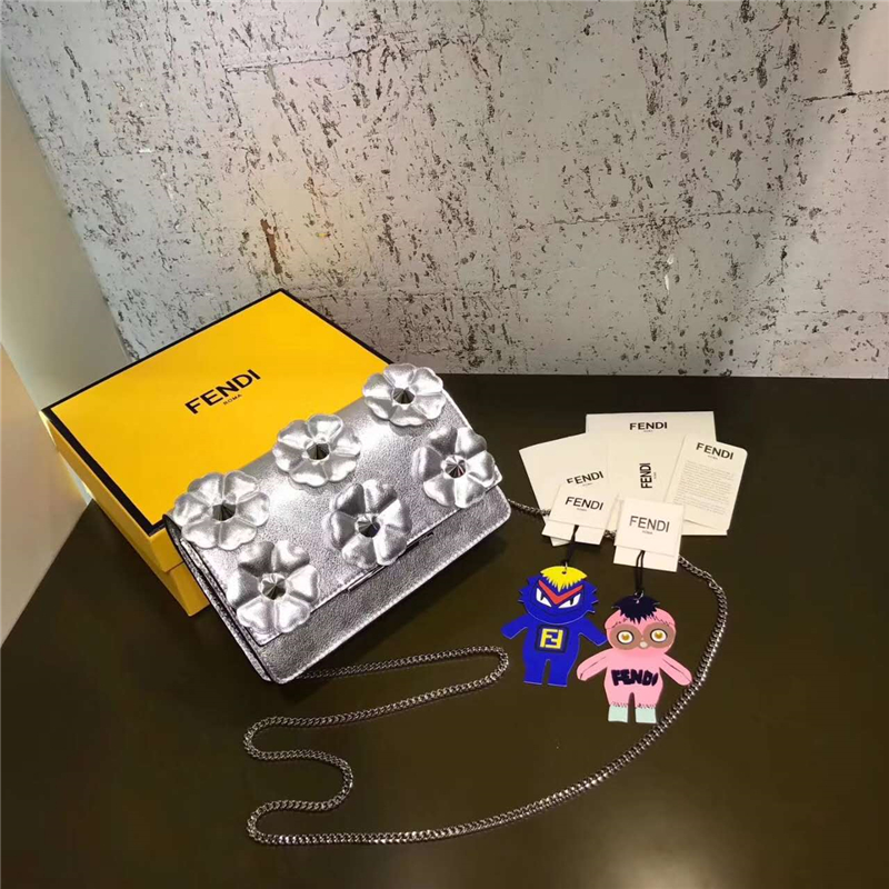 7346 FENDI 芬迪 立體花朵裝飾 柔軟小牛皮 鏈條肩包 銀色