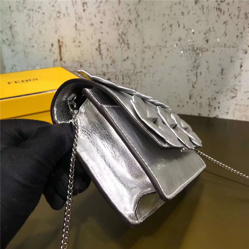 7346 FENDI 芬迪 立體花朵裝飾 柔軟小牛皮 鏈條肩包 銀色